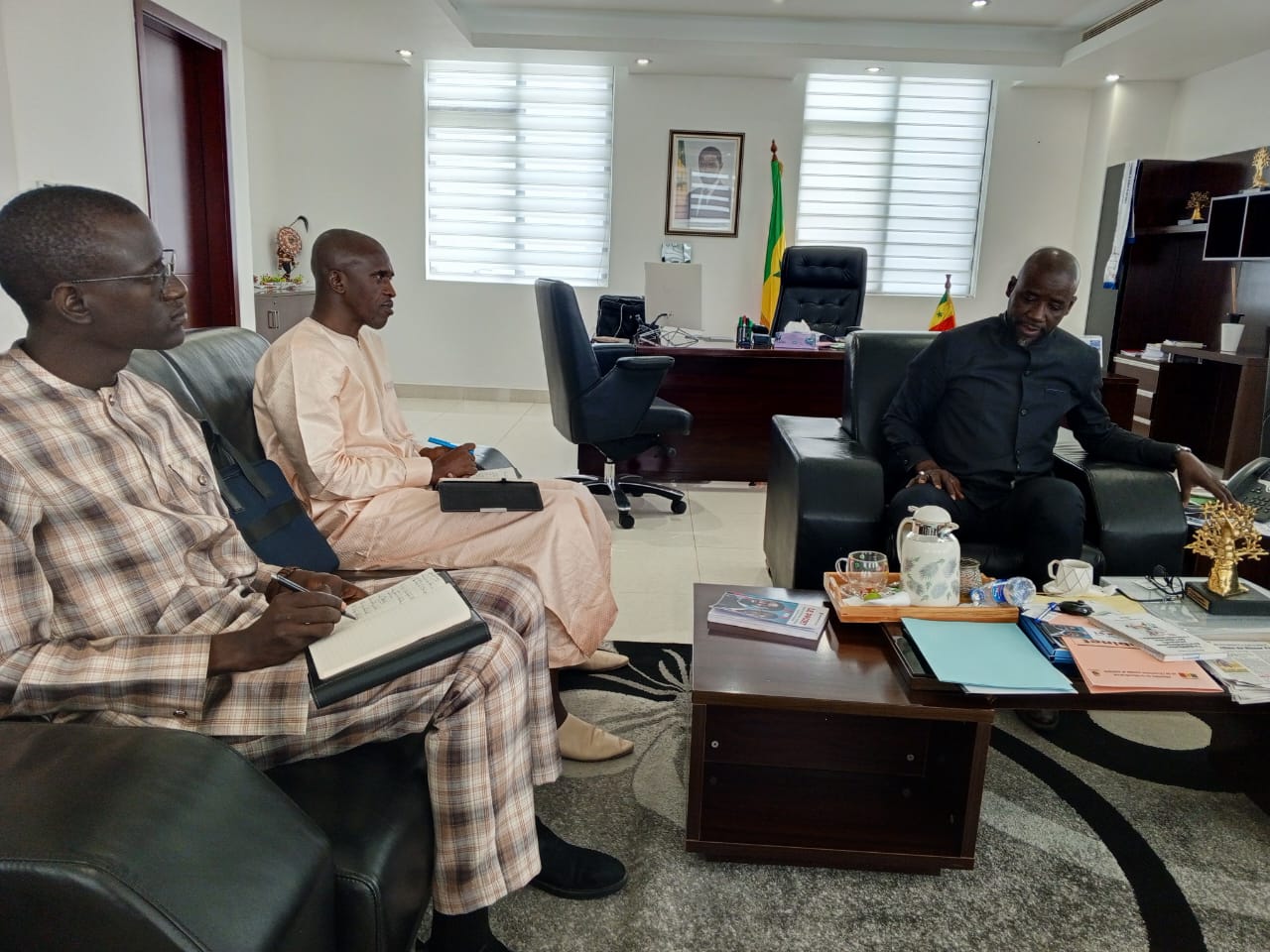 Le Ministère de la Microfinance et l'Agence Nationale des Énergies Renouvelables unissent leurs forces pour un développement durable et inclusif.