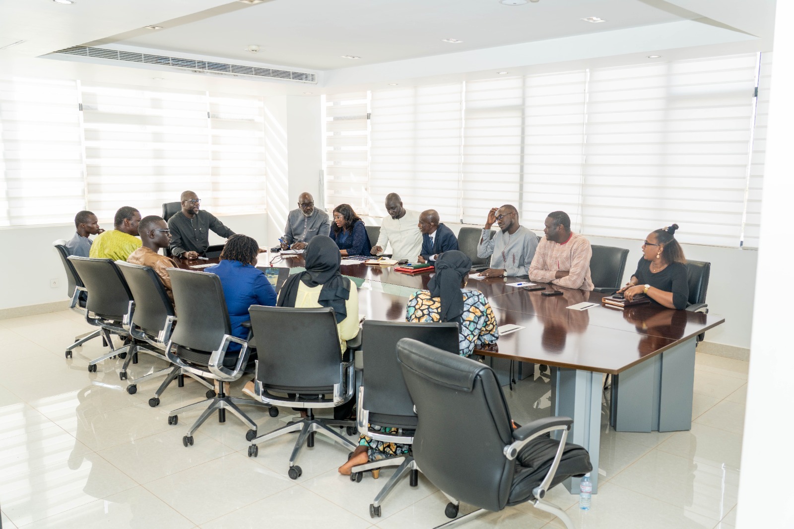  𝐥’𝐞𝐜𝐨𝐧𝐨𝐦𝐢𝐞 𝐬𝐨𝐜𝐢𝐚𝐥𝐞 𝐞𝐭 𝐬𝐨𝐥𝐢𝐝𝐚𝐢𝐫𝐞 à 𝐭𝐫𝐚𝐯𝐞𝐫𝐬 𝐥𝐞 𝐩𝐚𝐯𝐚𝐠𝐞.