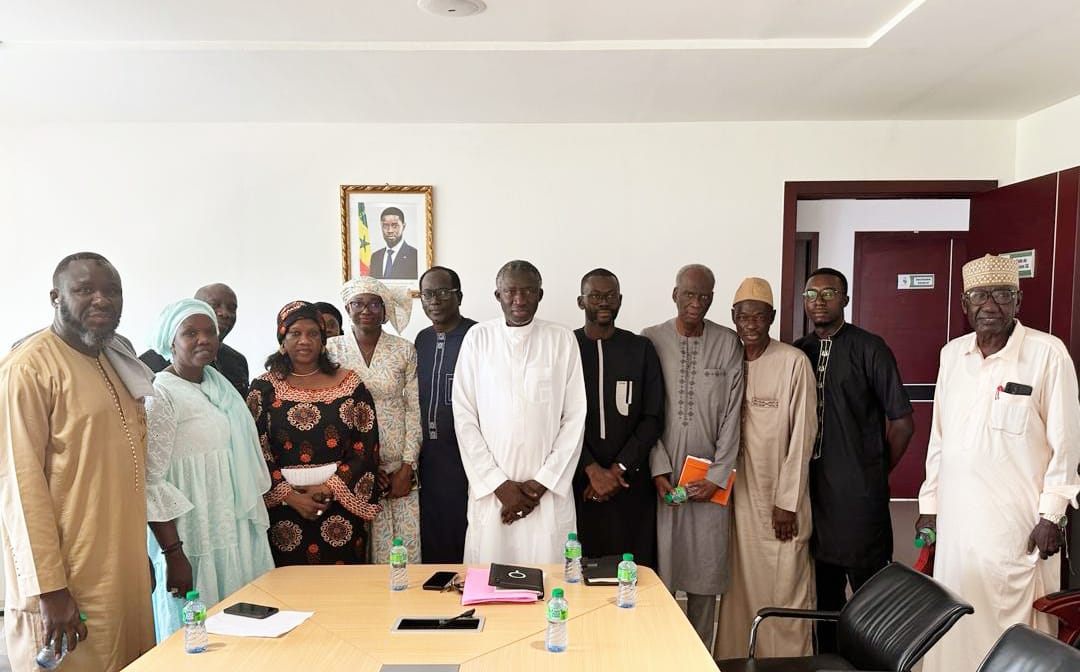 *« Une réunion stratégique pour structurer les chaînes de valeur agricoles et promouvoir l’économie sociale et solidaire à Sangalkam »**  Le vendredi 18 juillet 2025, une réunion technique s’est tenue au ministère de la Microfinance et de l’Économie Sociale et Solidaire, en vue de la structuration des chaînes de valeur dans le secteur agricole au profit des coopératives et des acteurs locaux.  Présidé par M. Mamadou Ndiaye, Directeur de Cabinet du ministre Dr Alioune Dione, cette rencontre a réuni des repré