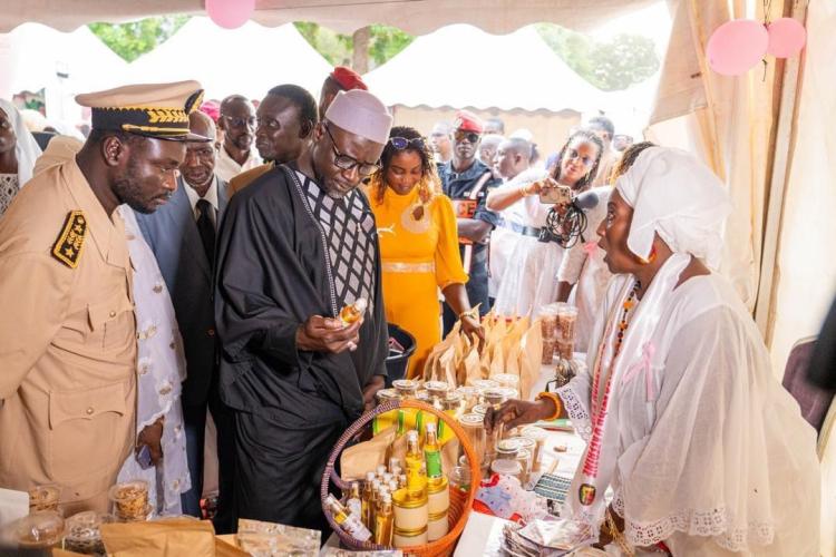 𝐑𝐞𝐧𝐜𝐨𝐧𝐭𝐫𝐞𝐬 𝐄́𝐜𝐨𝐧𝐨𝐦𝐢𝐪𝐮𝐞𝐬 𝐞𝐭 𝐜𝐨𝐦𝐦𝐞𝐫𝐜𝐢𝐚𝐥𝐞𝐬 𝐝𝐮 𝐒𝐞́𝐧𝐞́𝐠𝐚𝐥 𝐚̀ 𝐓𝐡𝐢𝐞̀𝐬