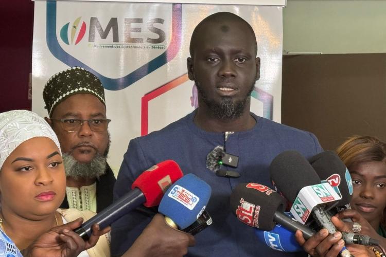 𝐋'𝐄́𝐜𝐨𝐧𝐨𝐦𝐢𝐞 𝐒𝐨𝐜𝐢𝐚𝐥𝐞 𝐞𝐭 𝐒𝐨𝐥𝐢𝐝𝐚𝐢𝐫𝐞 𝐚𝐮 𝐬𝐞𝐫𝐯𝐢𝐜𝐞 𝐝𝐞𝐬 𝐞𝐧𝐭𝐫𝐞𝐩𝐫𝐞𝐧𝐞𝐮𝐫𝐬 𝐝𝐮 𝐒𝐞́𝐧𝐞́𝐠𝐚𝐥