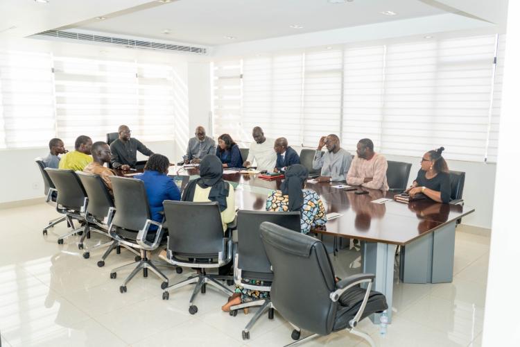  𝐥’𝐞𝐜𝐨𝐧𝐨𝐦𝐢𝐞 𝐬𝐨𝐜𝐢𝐚𝐥𝐞 𝐞𝐭 𝐬𝐨𝐥𝐢𝐝𝐚𝐢𝐫𝐞 à 𝐭𝐫𝐚𝐯𝐞𝐫𝐬 𝐥𝐞 𝐩𝐚𝐯𝐚𝐠𝐞.